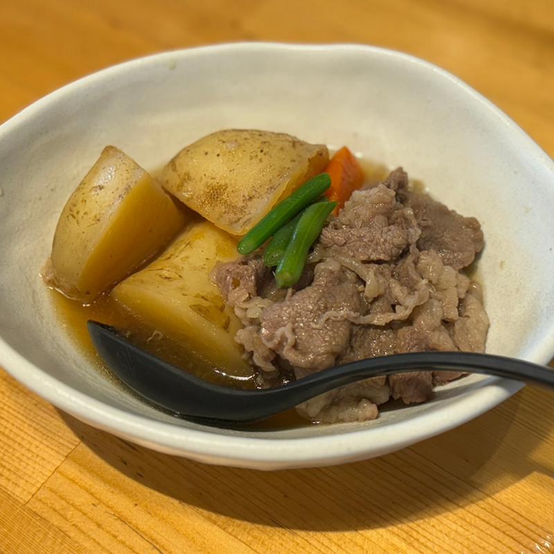 牛肉新じゃが煮(酒と飯　たまる食堂)