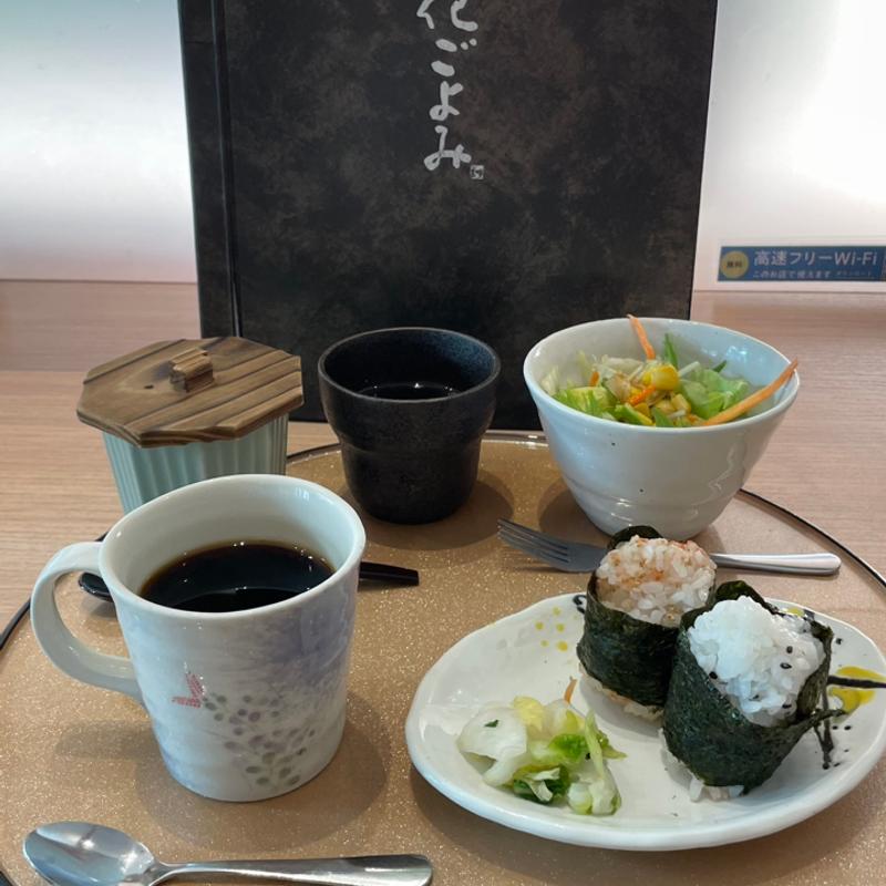 モーニングセット　おにぎり　　(池下カフェ 花ごよみ)