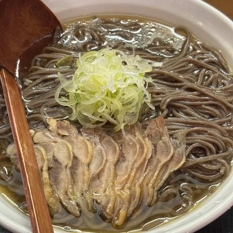 冷たい肉そば(山形肉そばen)