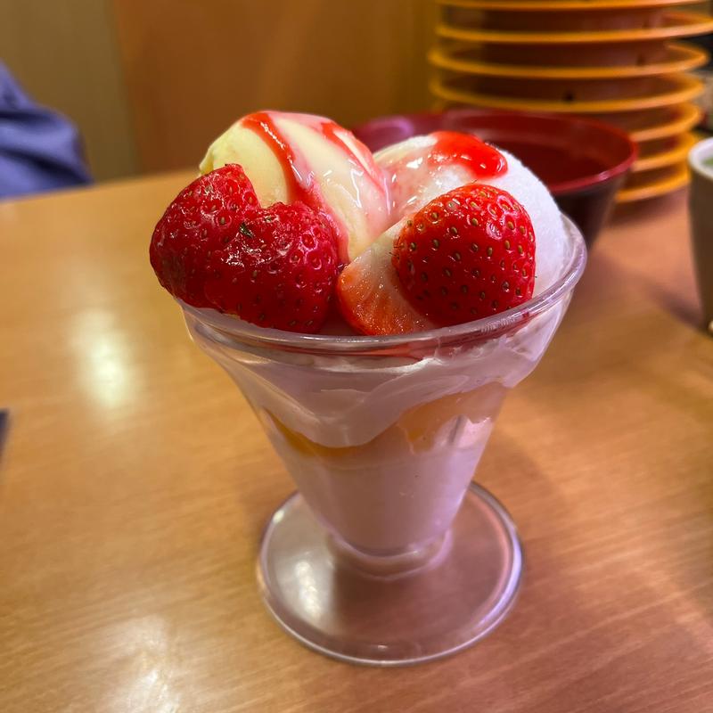 フレッシュ苺の白くまパフェ(スシロー 北本店)