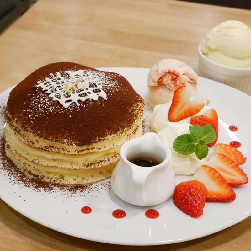 苺ティラミスパンケーキ(パンケーキママカフェ VoiVoi （ヴォイヴォイ）)