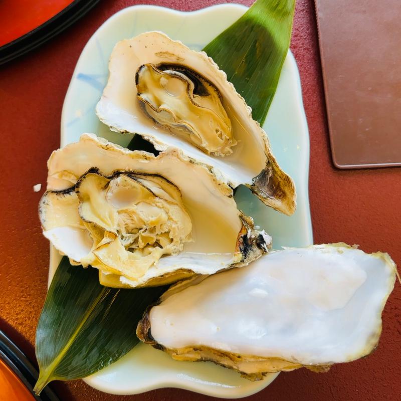 牡蠣殻蒸し焼き(さんとり茶屋 （さんとりちゃや）)