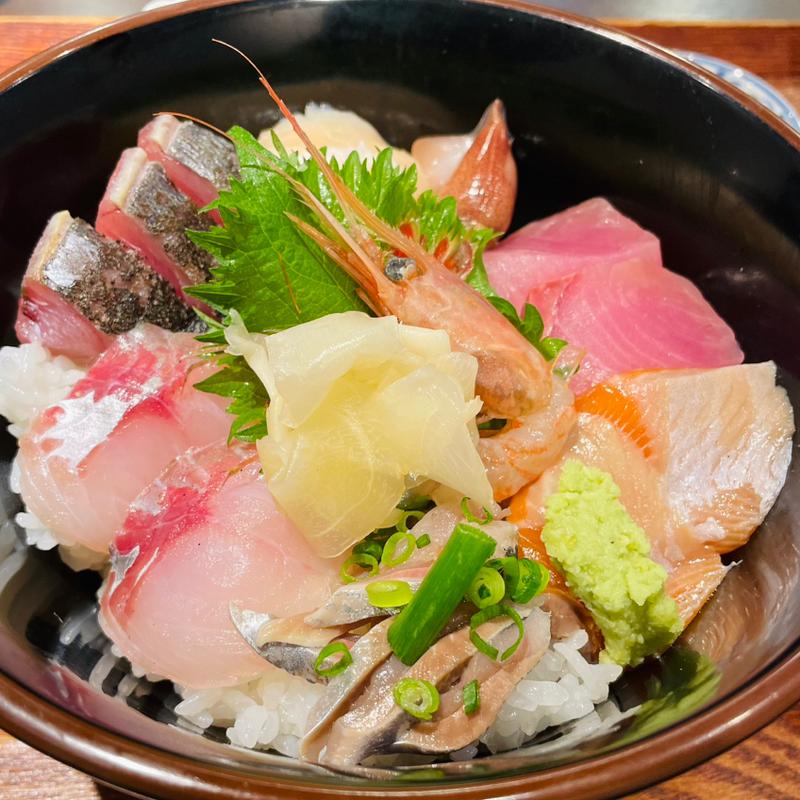 海鮮丼(どんぶり 実桜)