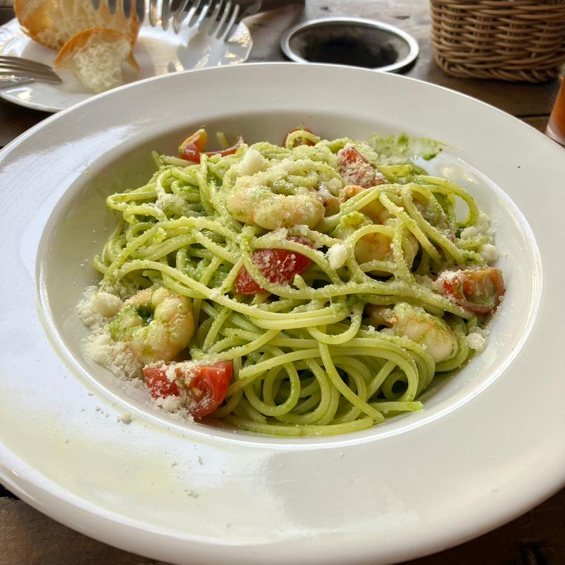 エビとトマトのバジルソースパスタ(トラットリア ラ・カンパァーナ)