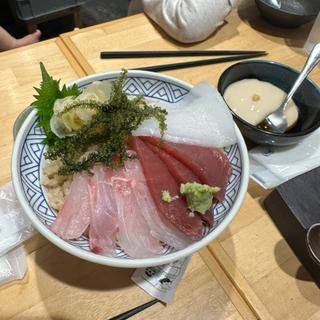 海鮮丼(神豚 国際通りのれん街)