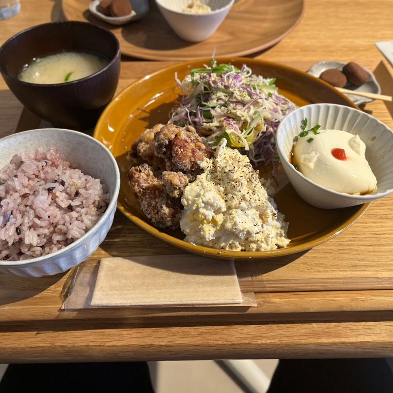 唐揚げ定食(豆と餅)