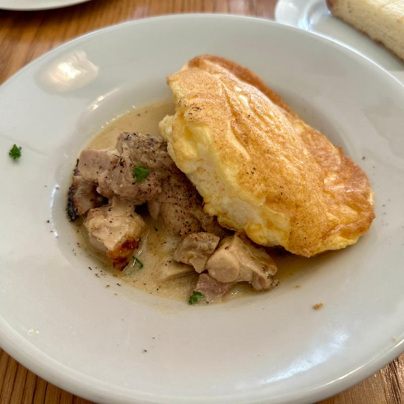 スフレオムレツとチキンフリカッセ(oliver)