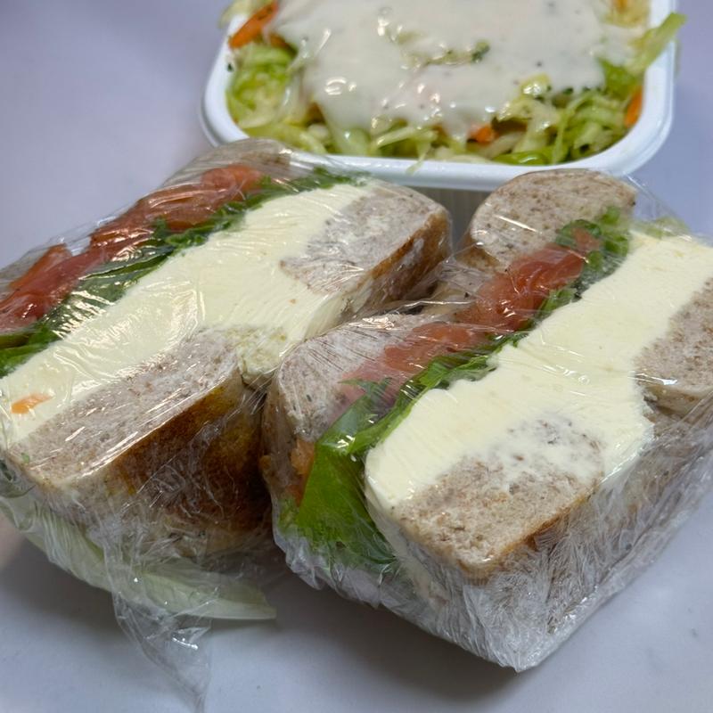 SMOKED SALMON & CREAM CHEESEサーモン&クリームチーズ(Fresh Deli(bagels&sandwiches))