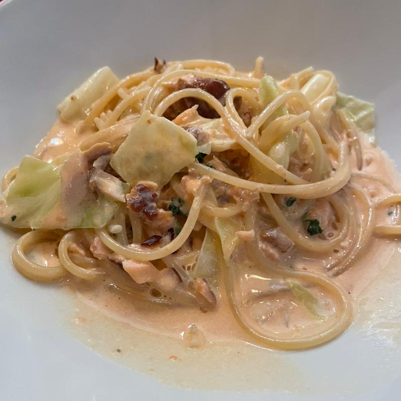 ツナ、寒玉キャベツアンチョビのクリームソース(イタリア料理 orizzonte (オリゾンテ))