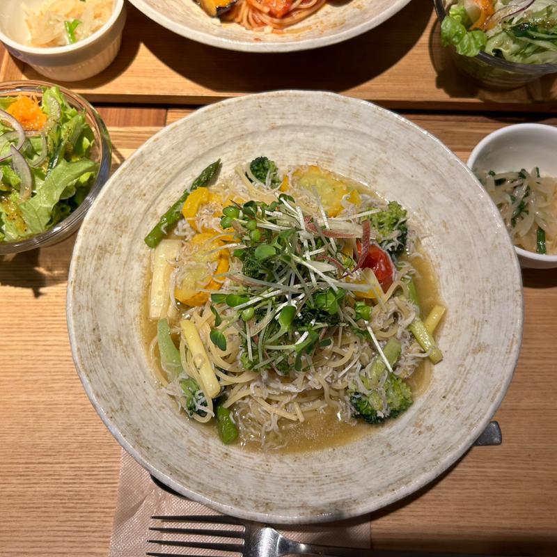 シラスと彩り野菜の和風オイルパスタ(みふくさぼう)