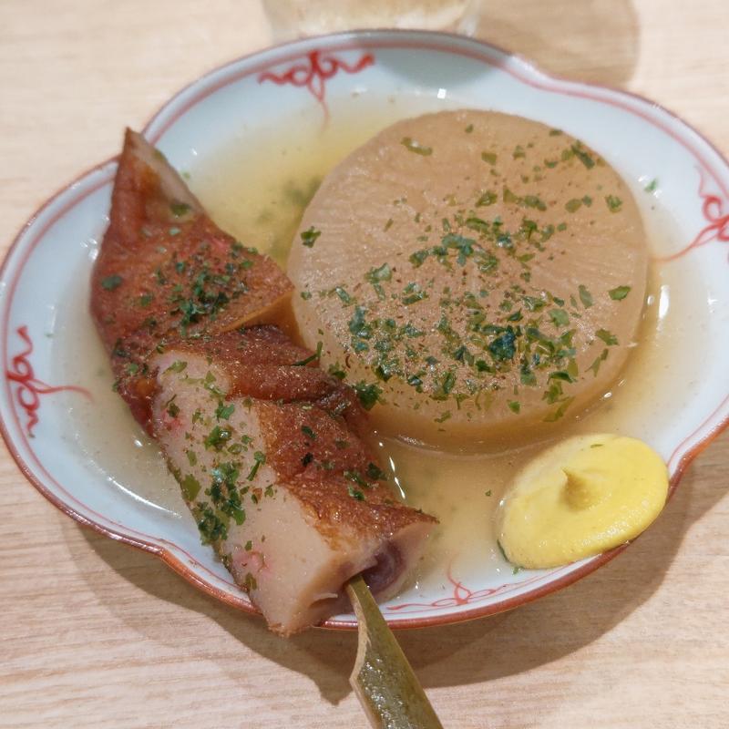 貝出汁おでん 紅生姜天串・大根(大衆すし酒場 スシマヅメ 野毛本店)