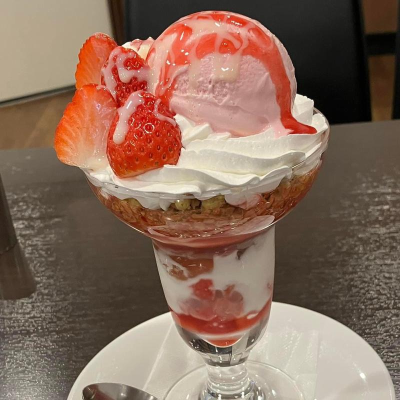 いちごパフェ(COFFEE REST（レスト） JR市川駅)