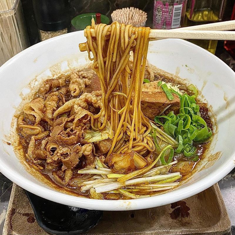 辛赤みそ豚汁そば 白ごはん大 替玉(群青 )