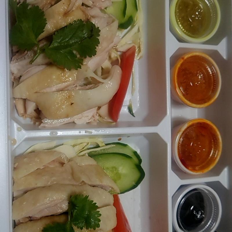 海南鶏ハーフ(シンガポール海南鶏飯 日本橋タワー ダイニング)