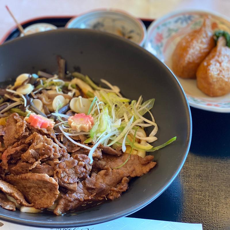 伊勢うどん松坂牛乗せ(涼仙ゴルフ倶楽部)