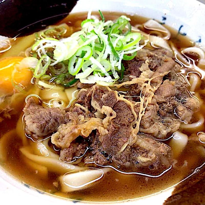 牛肉(玉子入り)きしめん(名代きしめん 住よし JR名古屋駅3・4番ホーム店)