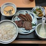 牛たん3種盛り定食(牛たん・とろろ・麦めし ねぎし アトレ川崎店)