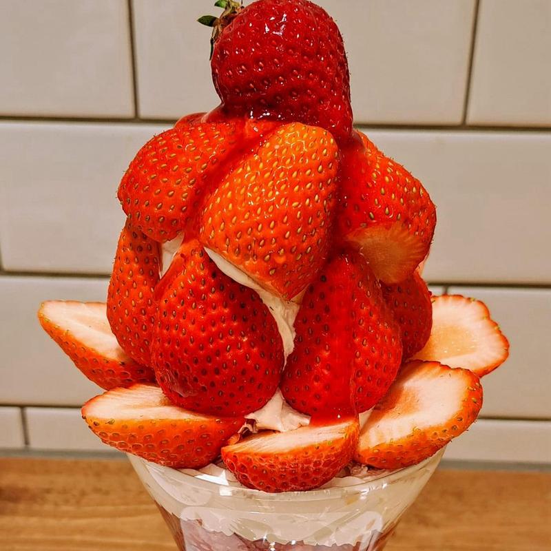 いちごパフェ(果樹園 リーベル)