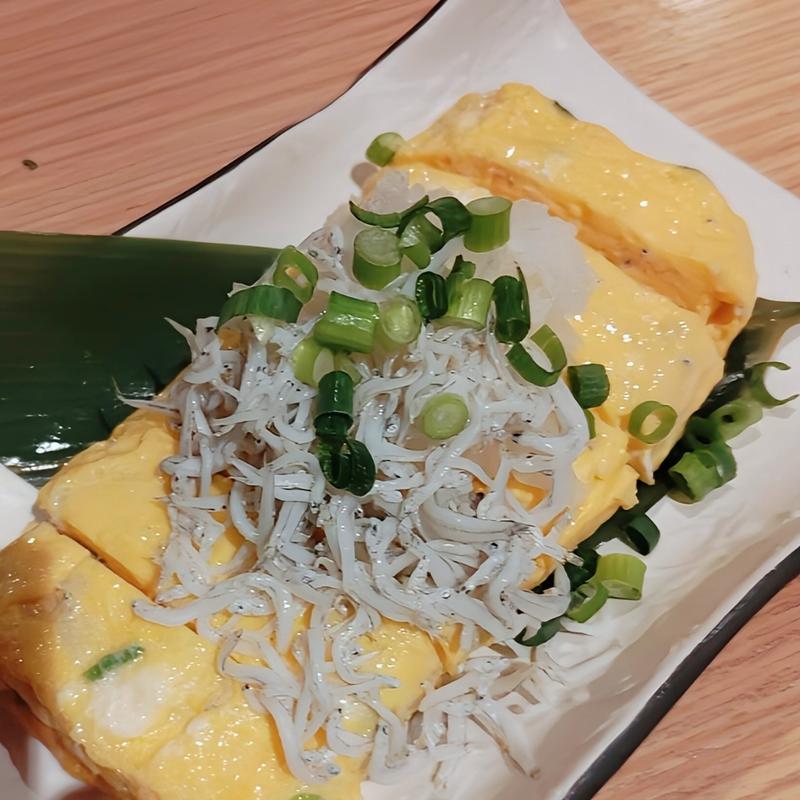 だしまき卵（ネギしらす）(和酒だいにんぐ 魚魚呑(とととん))