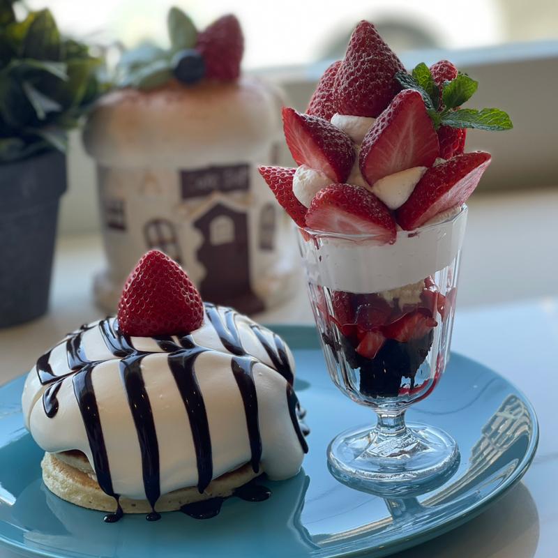 チョコバナナストロベリーパンケーキ(カフェシュシュ)