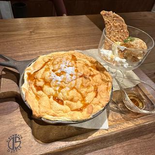 スフレパンケーキ〈ハニーバター〉(JINNAN CAFE)