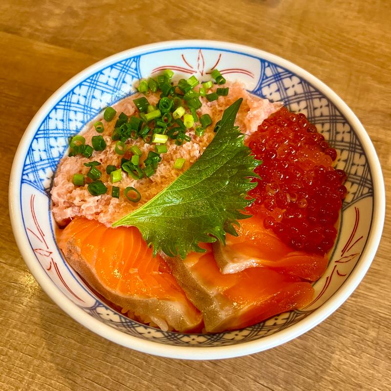 いくらサーモンねぎトロ丼(磯丸水産 プリンセス大通り店 )