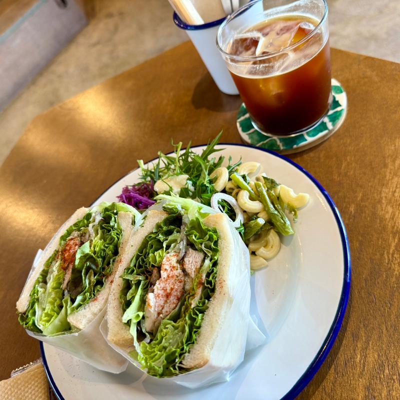 バジルチキンサンド(HEY COFFEE)