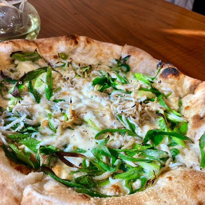 PIZZA 釜揚げシラス＆菜葱 焦がしバター醤油(GARDEN HOUSE Kamakura ガーデンハウス鎌倉)