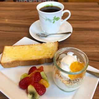 フルーツとヨーグルトのモーニングセット　アメリカンコーヒー(高倉町珈琲 清瀬店)