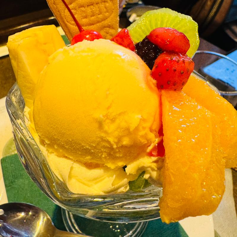 フルーツパフェ(イデ・カフェ 京成八幡駅前店)