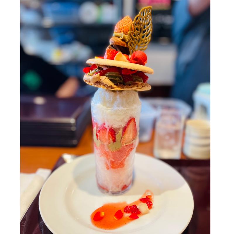 薔薇と苺のパフェ(オクノシブヤ)