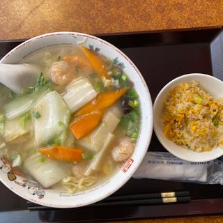 エビタン麺（小チャーハン付）(中国飲茶 楼蘭)