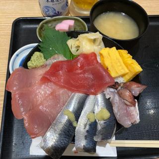 魚屋の市場丼(魚力食堂 ラスカ小田原店)