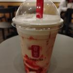いちご杏仁 アーモンドミルクティー M(ゴンチャ シャポー船橋店 (Gong cha))