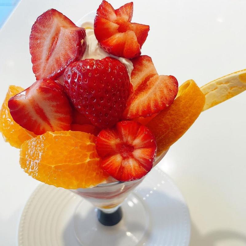 あまおういちごとデコポンのパフェ(タカノフルーツパーラー 池袋東武店)