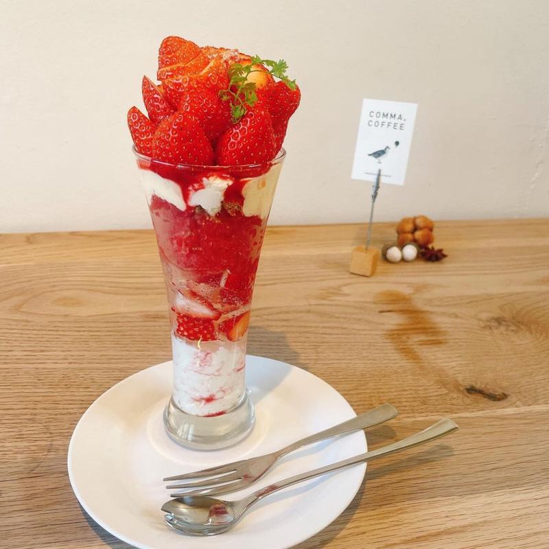 いちごのパフェ かおり野(コンマ コーヒー （COMMA COFFEE）)