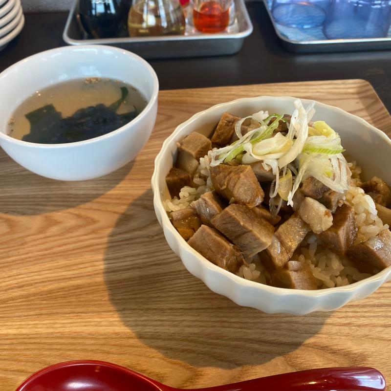チャーシュー丼(スープ付)(金まる餃子)