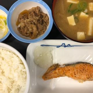 鮭朝食ミニ牛、豚汁(松屋 学芸大学店 )