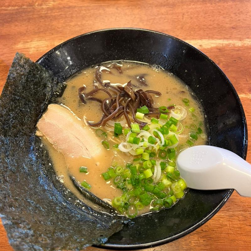 豚骨らーめん まる(博多ラーメン とんこつ家 （とんこつや）)