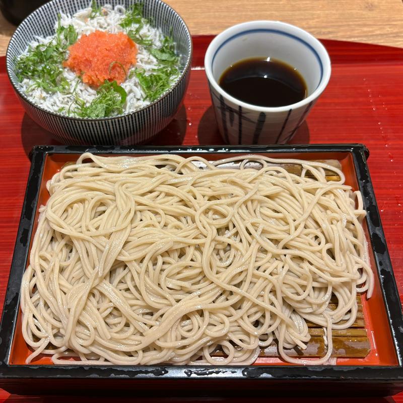 しらす明太丼とそばのセット(蕎麦と酒 いろり庵 上野店)