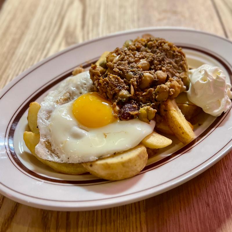 チリビーンズエッグフライ(Louis Hamburger Restaurant ルイス ハンバーガーレストラン)