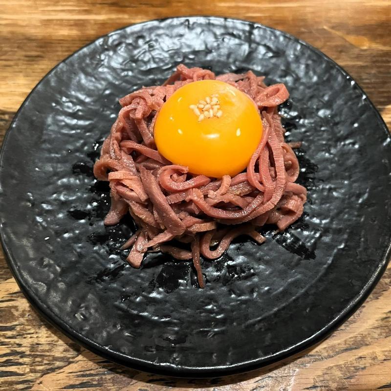 牛たんユッケ(炭焼牛たん東山 新橋御成門店)