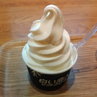 白い恋人ソフトクリーム(カフェリムセ （アイヌ民族博物館しらおいポロトコタン売店）)