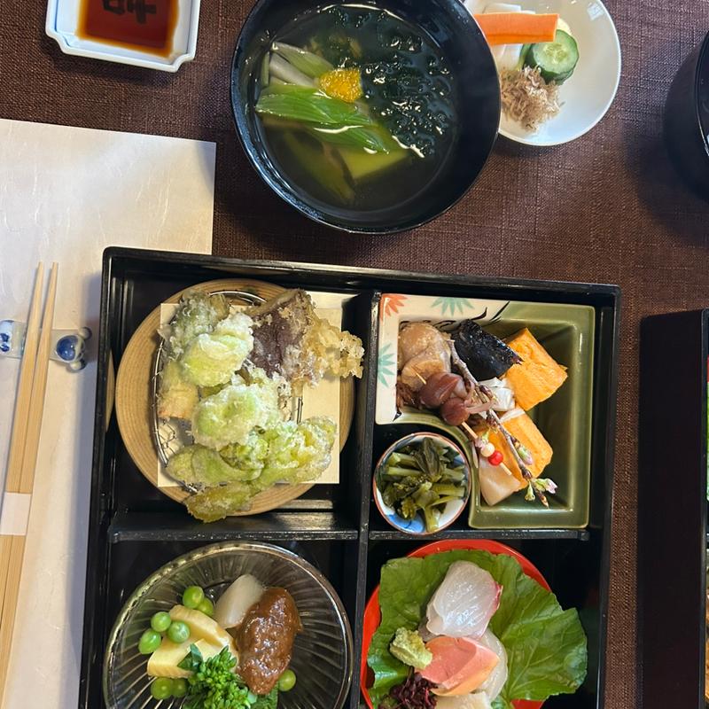 季節の松花堂(日本料理 こもりく)