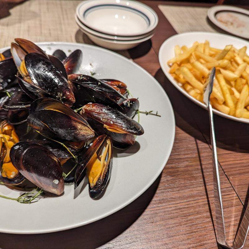 大盛りムール貝とフレンチフライ(マレ)