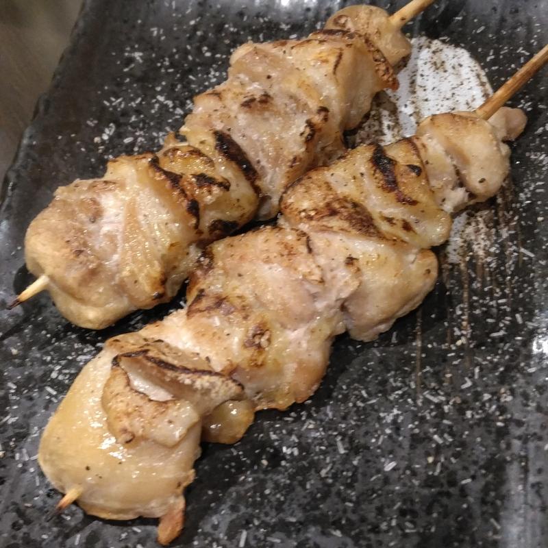 鶏もも2本(塩)(串治郎 赤羽店)