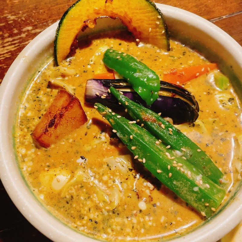 チキンと野菜のカリー ナリアルスープ(アジアンスープカリー べす )