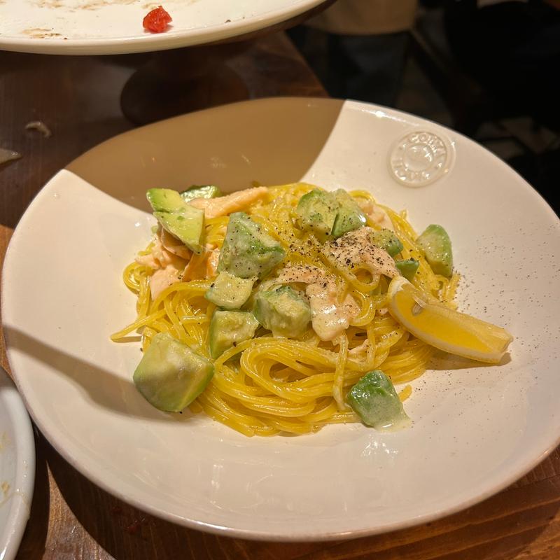 エビとアボカドのジェノバ風(VANSAN 亀戸)