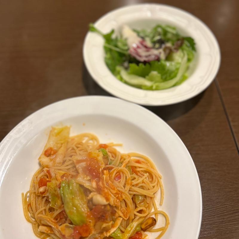 蒸し鶏と春キャベツのトマトソース(イタリアン ダイニングバー エスタリア)