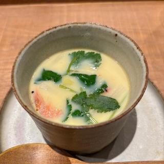 桜海老とホワイトアスパラガスの茶わん蒸し(tsugumi)